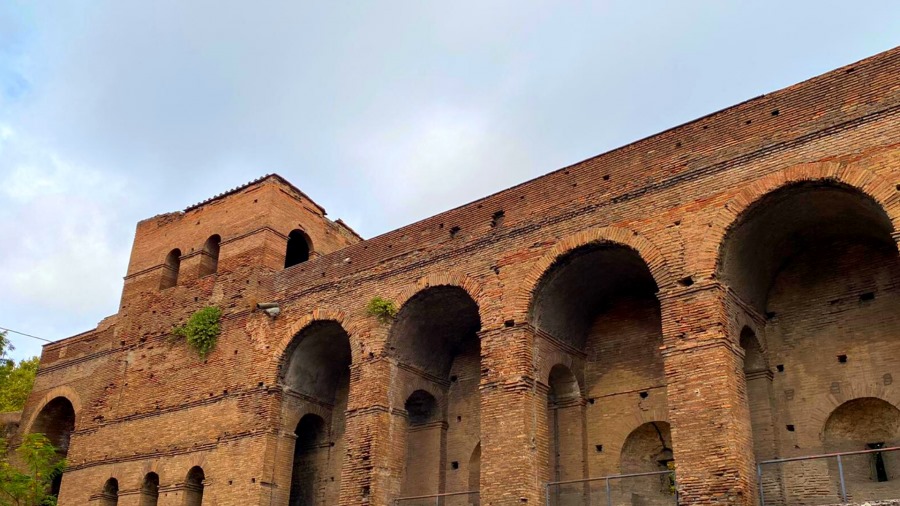 Le Mura Aureliane di Via Campania